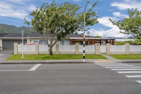 Photo of property in 28 Oriwa Street, Waikanae, 5036