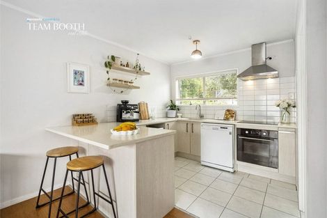 Photo of property in 3a/2 Kirrie Avenue, Te Atatu South, Auckland, 0610