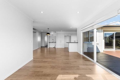 Photo of property in 10 Wentworth Lane, Waiwhakaiho, New Plymouth, 4312