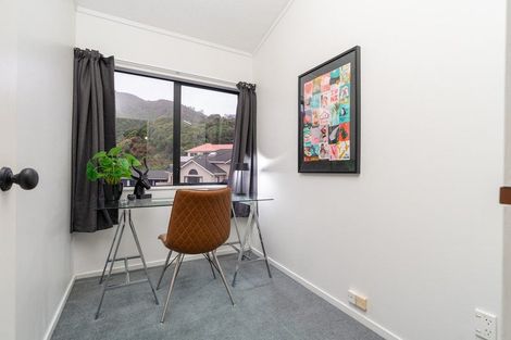 Photo of property in 9 Kapil Grove, Khandallah, Wellington, 6035
