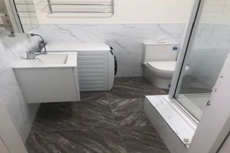 Photo of property in 20a Lyndfield Lane, Newlands, Wellington, 6037