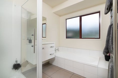 Photo of property in 43 Pinetone Road, Kumeu, 0892