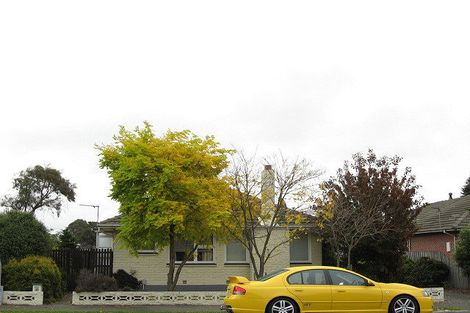 Photo of property in 2/12 Curletts Road, Sockburn, Christchurch, 8042