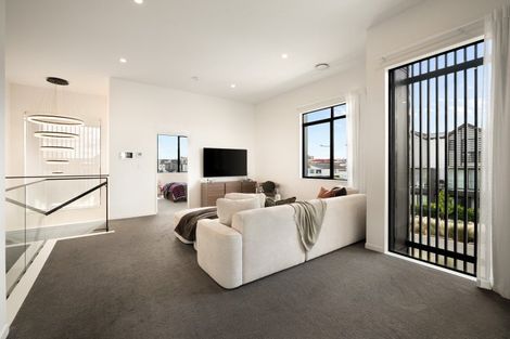 Photo of property in 2 Skua Road, Hobsonville, Auckland, 0616