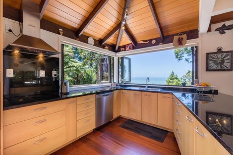 Photo of property in 84 Park Road, Titirangi, Auckland, 0604