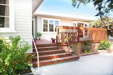 Photo of property in 6 Cliff Road, Papakura, 2110