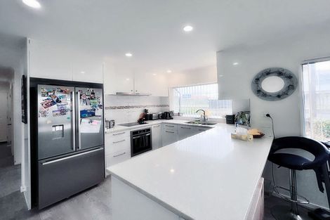 Photo of property in 2/17 Queen Street, Papakura, 2110