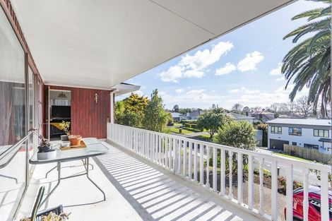 Photo of property in 2 Hogan Street, Pukekohe, 2120