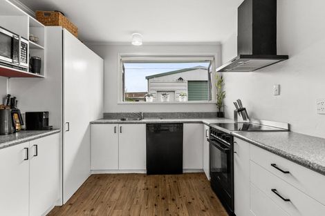 Photo of property in 32 Skerrett Crescent, Tamatea, Napier, 4112