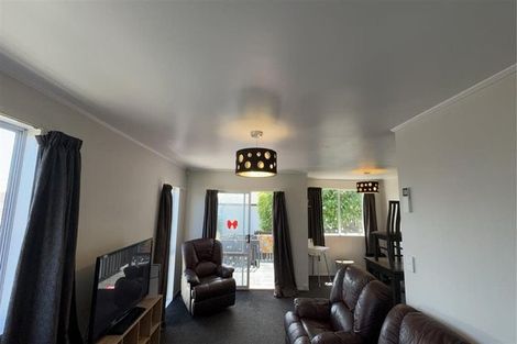 Photo of property in 2/4 Silver Creek Road, Weymouth, Auckland, 2103