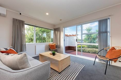 Photo of property in 10 Ryden Place, Glen Eden, Auckland, 0602