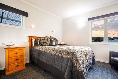 Photo of property in 1/9 Norman Road, Titirangi, Auckland, 0604