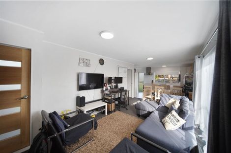 Photo of property in 2/22 Bingara Place, Favona, Auckland, 2024