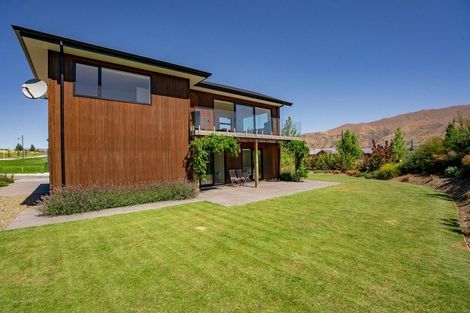 Photo of property in 9 Kirimoko Crescent, Wanaka, 9305