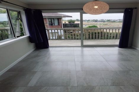 Photo of property in 26 Tawhana Crescent, Red Beach, 0932