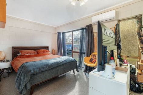 Photo of property in 4 Roberts Road, Te Atatu South, Auckland, 0610