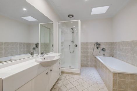 Photo of property in 11 Elgin Place, Red Beach, 0932