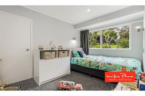 Photo of property in 2/33 Konini Road, Titirangi, Auckland, 0604