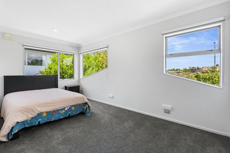 Photo of property in 31 Harrowglen Drive, Northcross, Auckland, 0632