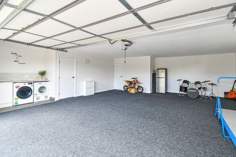 Photo of property in 25 Village Way, Ardmore, Papakura, 2582