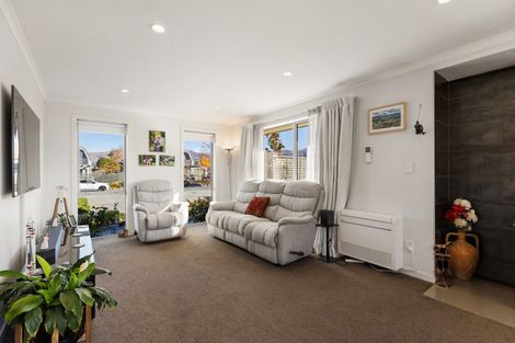 Photo of property in 8 Austral Place, Cromwell, 9310