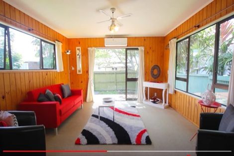 Photo of property in 20 Yeovil Road, Te Atatu Peninsula, Auckland, 0610