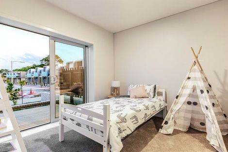 Photo of property in 7 Folkes Lane, New Lynn, Auckland, 0600