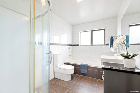 Photo of property in 3 Clady Drive, Flat Bush, Auckland, 2019