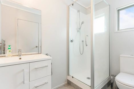 Photo of property in 2/29 Sealy Road, Torbay, Auckland, 0630