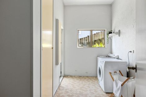 Photo of property in 8a Orewa Heights Crescent, Orewa, 0931