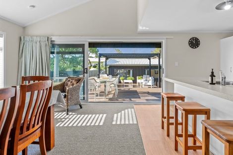 Photo of property in 6 Kent Avenue, Waitarere Beach, Levin, 5510