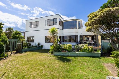Photo of property in 73 Manly Street, Paraparaumu Beach, Paraparaumu, 5032
