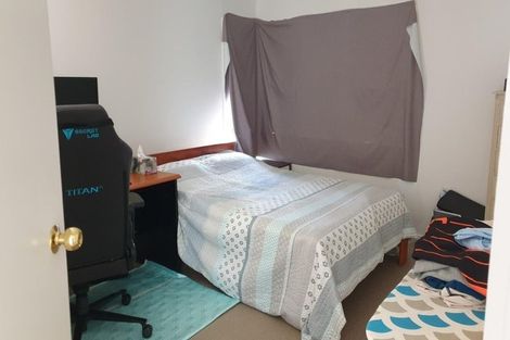 Photo of property in 7 St Lucia Place, Unsworth Heights, Auckland, 0632