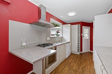 Photo of property in 2 Whirinaki Crescent, Heretaunga, Upper Hutt, 5018