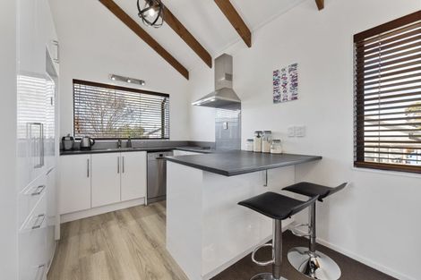 Photo of property in 109 Hillcrest Drive, Kelvin Grove, Palmerston North, 4414