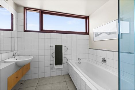 Photo of property in 1a Gillean Street, Havelock North, 4130