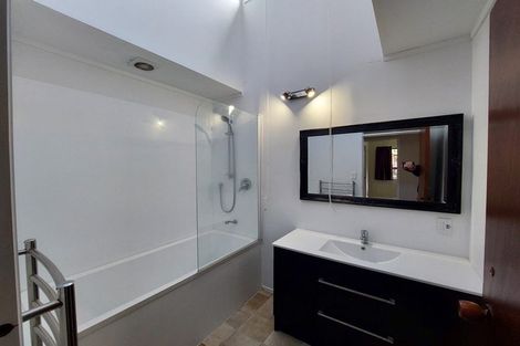 Photo of property in 8e Nevada Drive, Merrilands, New Plymouth, 4312