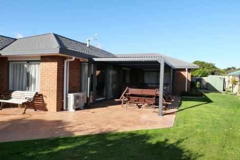 Photo of property in 68 Guildford Drive, Paraparaumu, 5032