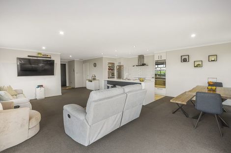 Photo of property in 15 Carlingford Rise, Dinsdale, Hamilton, 3204