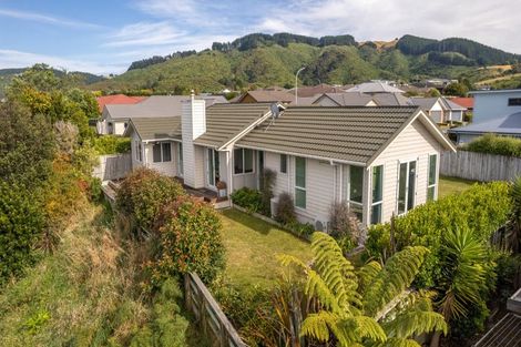 Photo of property in 31 Mcewen Crescent, Riverstone Terraces, Upper Hutt, 5018