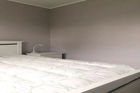 Photo of property in 33 Ginders Drive, Massey, Auckland, 0614