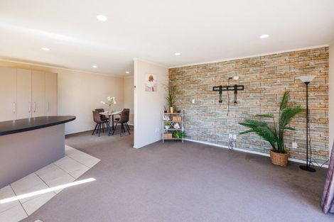 Photo of property in 21 Cleveland Heights, Kelvin Grove, Palmerston North, 4414