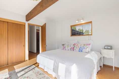 Photo of property in 75 Cedar Drive, Kelvin Heights, Queenstown, 9300