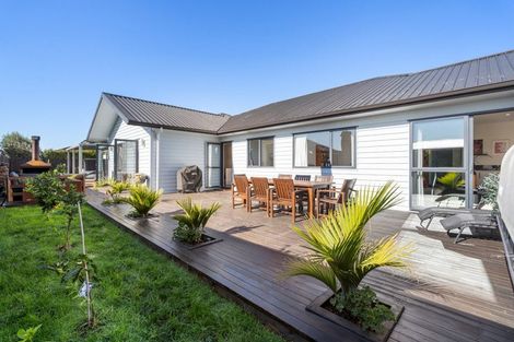 Photo of property in 14 Leebank Crescent, Riverhead, 0820