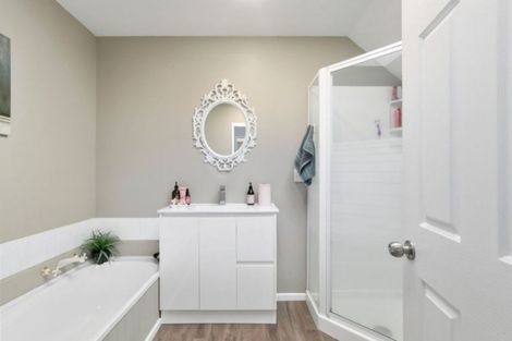 Photo of property in 12 Ronald Woolf Place, Churton Park, Wellington, 6037