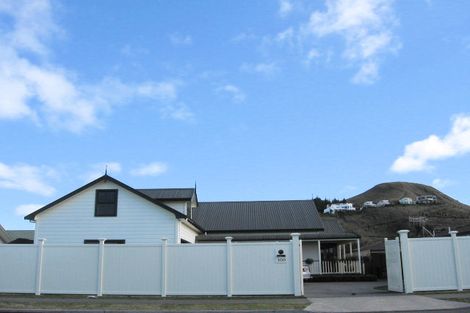 Photo of property in 100 Church Road, Taradale, Napier, 4112