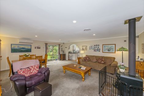 Photo of property in 24 Ellice Road, Totara Vale, Auckland, 0629