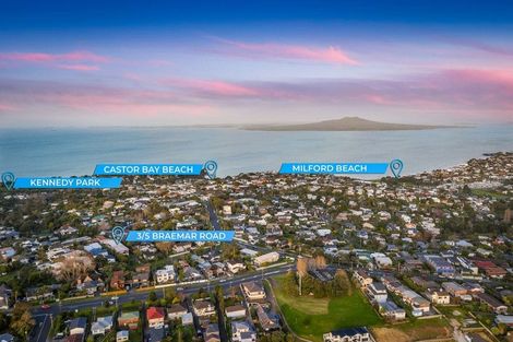 Photo of property in 3/5 Braemar Road, Castor Bay, Auckland, 0620