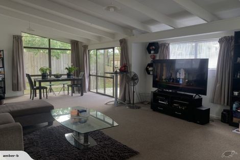 Photo of property in 18 Loughanure Place, Massey, Auckland, 0614