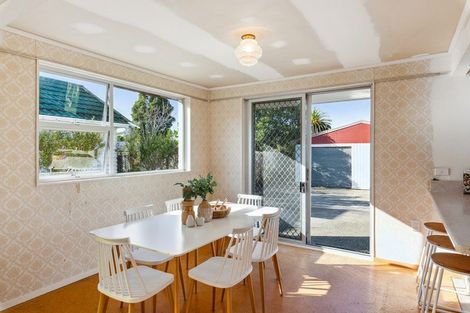 Photo of property in 18 Nimmo Avenue West, Waikanae, 5036
